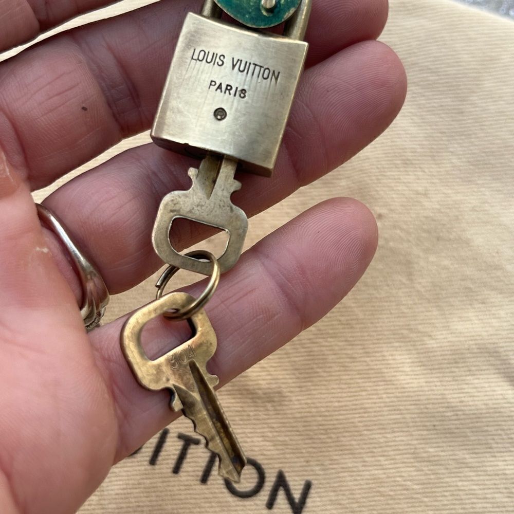 Rare Vintage Mounted Padlock Hardware with Keys #304 l7 - Picture 3 of 8
